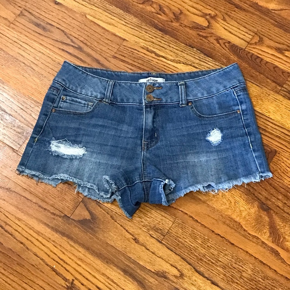Refuge Stretch Distressed Denim Blue Jean Shorts
Medium
2 Front & 2 Back Pockets